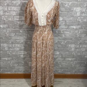 J GEE Chic Paisley Maxi Dress with Lace Detail